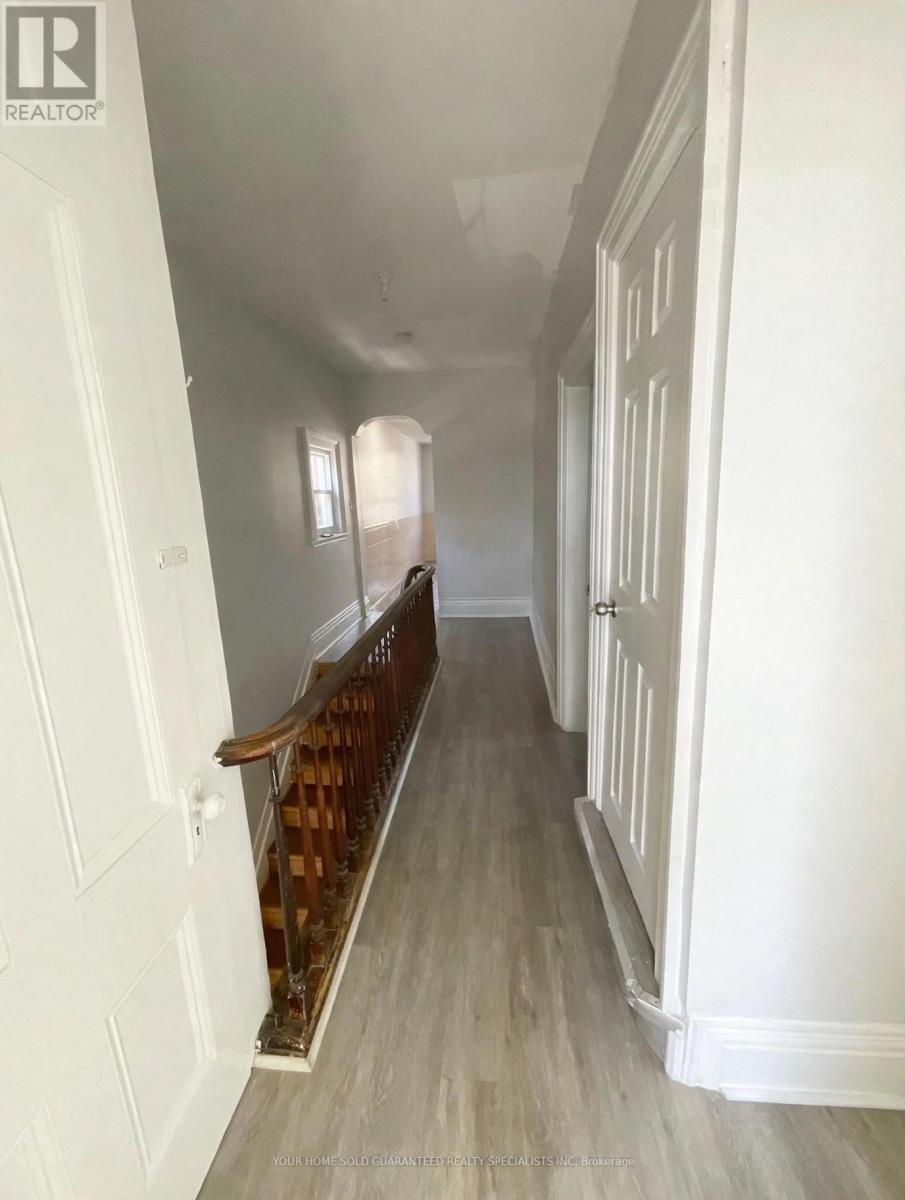 2nd Floor - 243 Woodfield Road, Toronto, Ontario  M4L 2W8 - Photo 7 - E13878188
