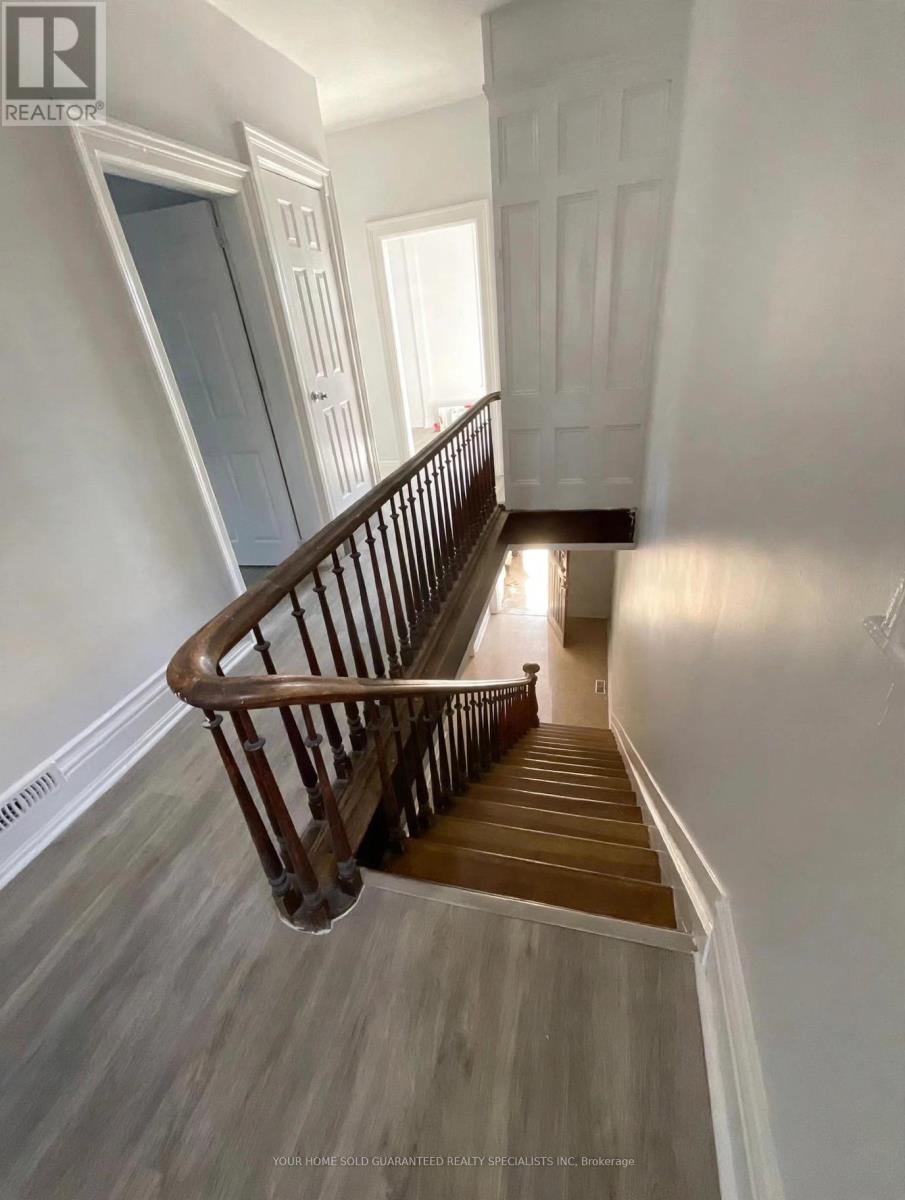 2nd Floor - 243 Woodfield Road, Toronto, Ontario  M4L 2W8 - Photo 8 - E13878188