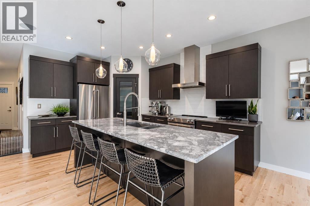 30 Rockford Road NW, Calgary, Alberta  T3G 0C9 - Photo 5 - A2351136