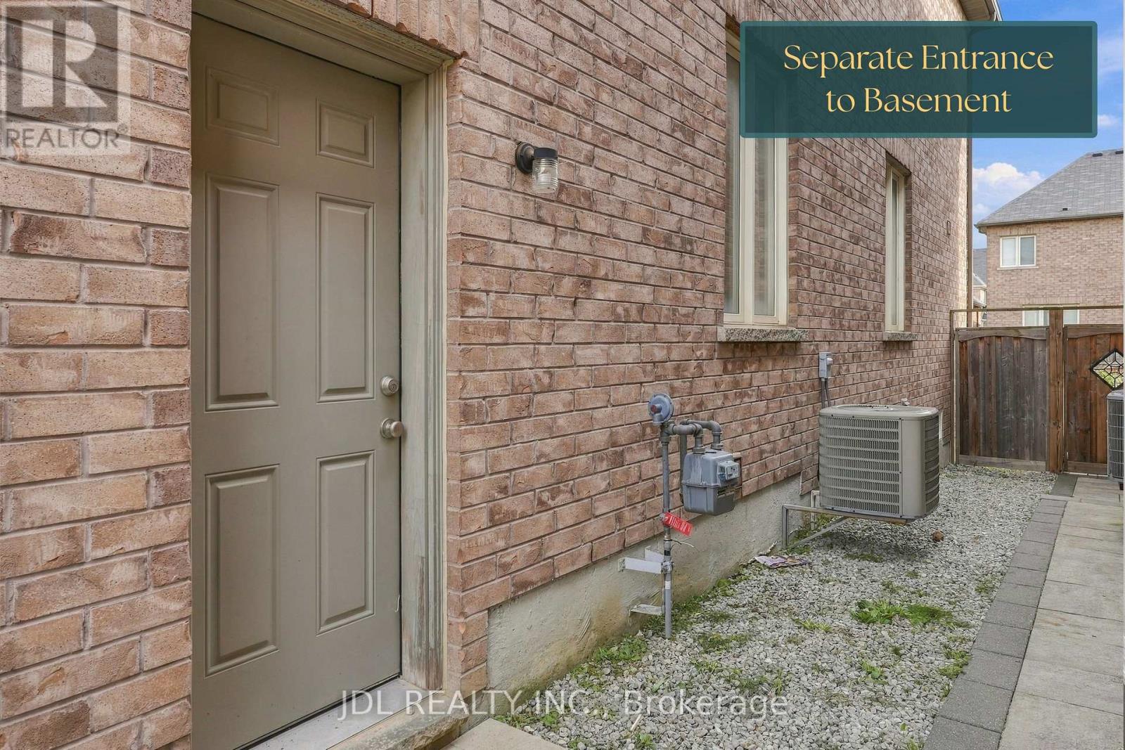15 Beacon Point Street, Markham, Ontario  L6E 0P3 - Photo 8 - N13878244