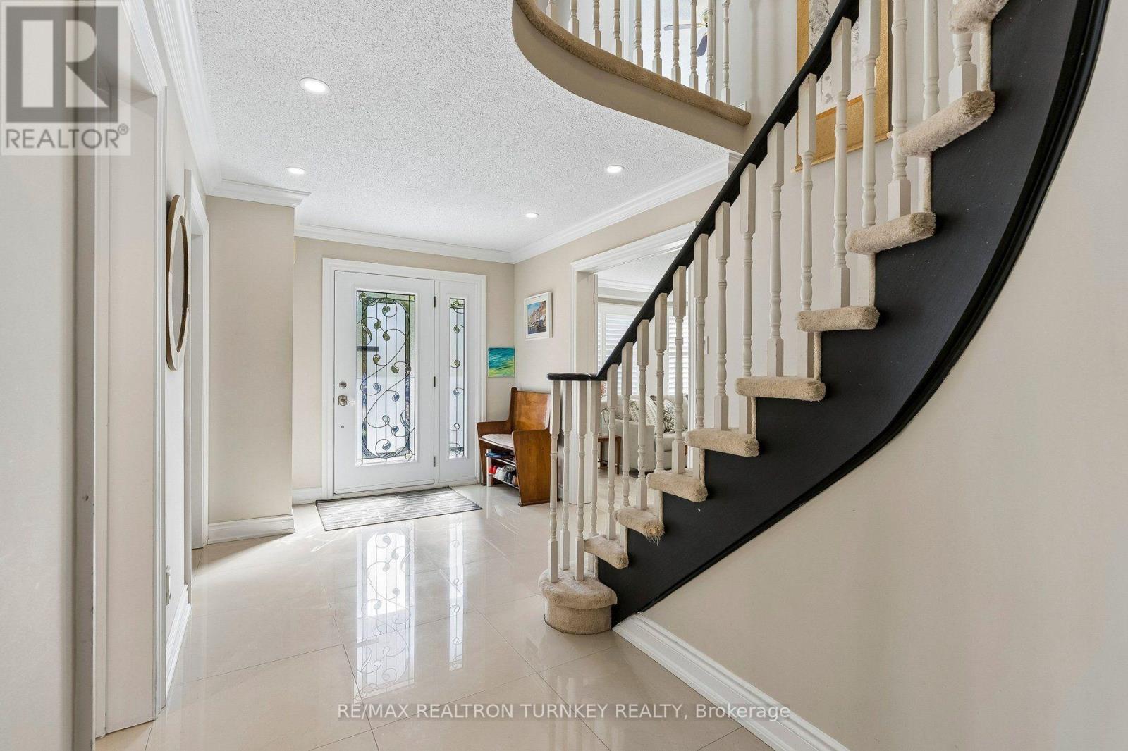 263 Chambers Crescent, Newmarket, Ontario  L3X 1T1 - Photo 3 - N13878402