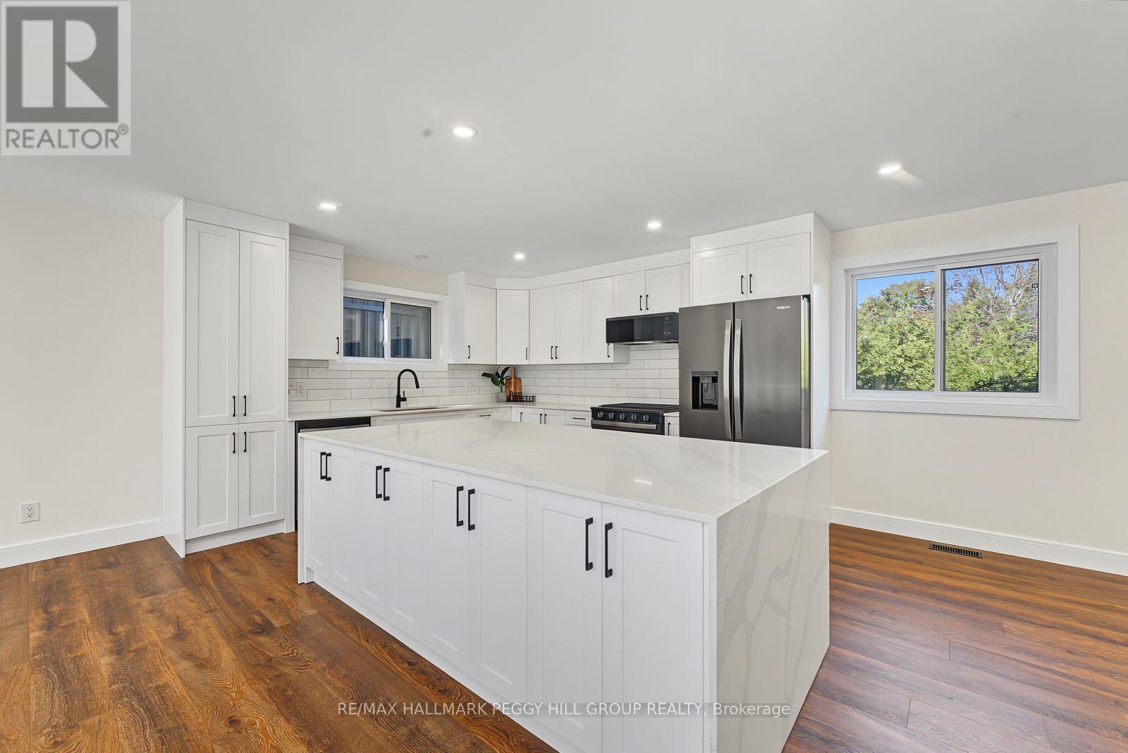386 Peter Street N, Orillia, Ontario  L3V 5A7 - Photo 4 - S13878194