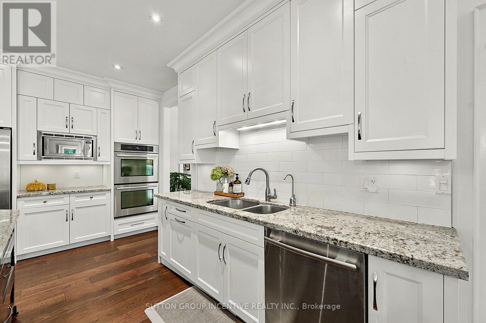 18 Wendat Trail, Springwater, Ontario  L4M 6T4 - Photo 24 - S13878224