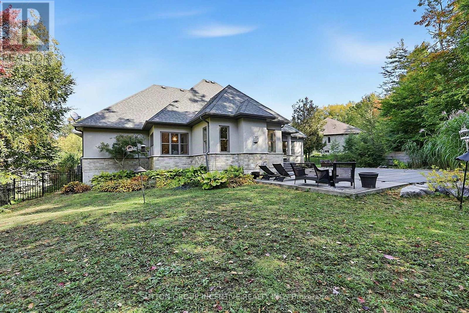 18 Wendat Trail, Springwater, Ontario  L4M 6T4 - Photo 7 - S13878224