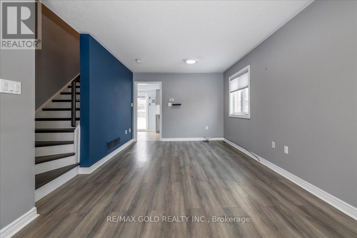 117 Bentley Crescent, Barrie, Ontario  L4N 0Z1 - Photo 4 - S13878282