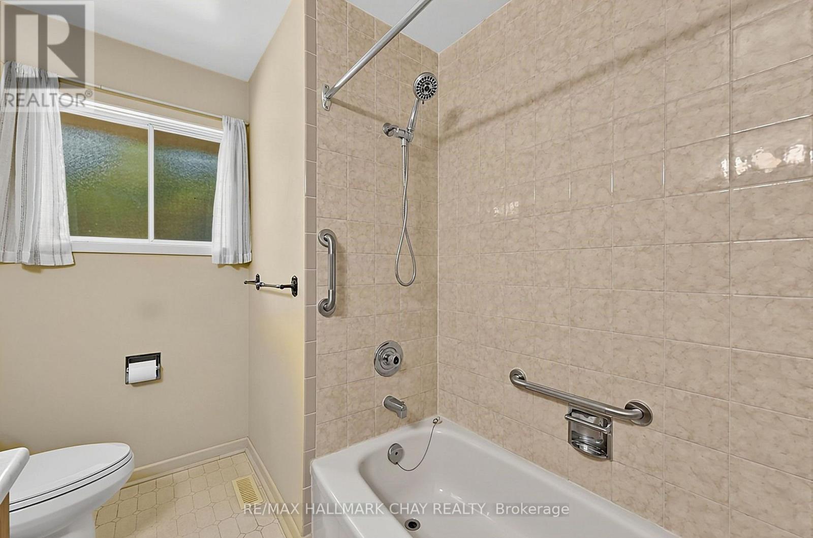 4 Binnie Drive, Springwater, Ontario  L9X 0C4 - Photo 15 - S13878354