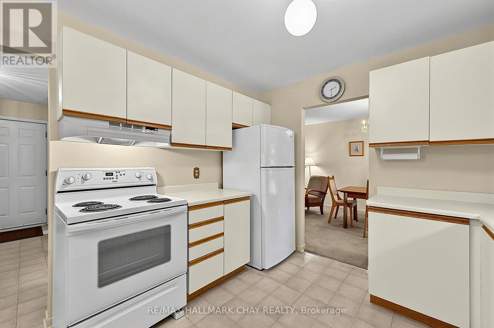 4 Binnie Drive, Springwater, Ontario  L9X 0C4 - Photo 7 - S13878354