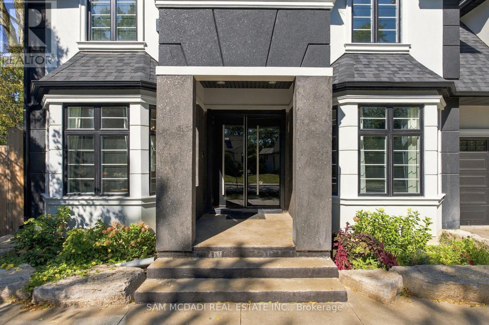 1897 Balsam Avenue, Mississauga, Ontario  L5J 1L3 - Photo 3 - W13878212