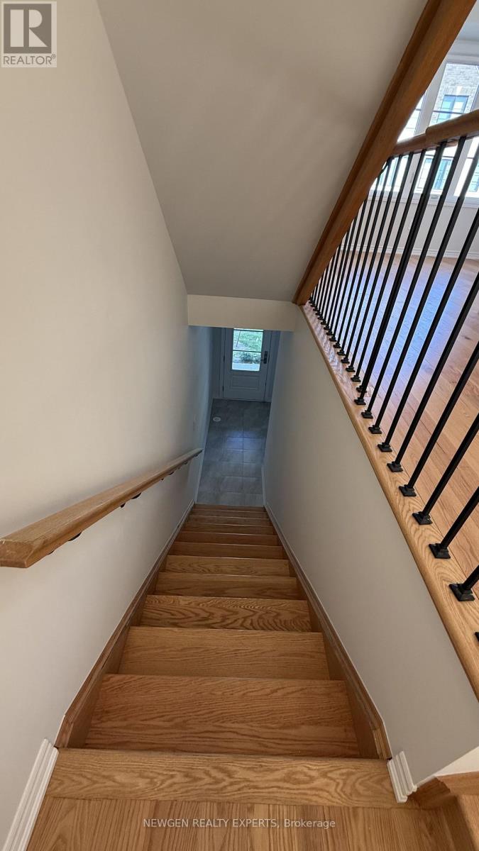 5882 Saigon Street, Mississauga, Ontario  L5V 0E9 - Photo 17 - W13878222