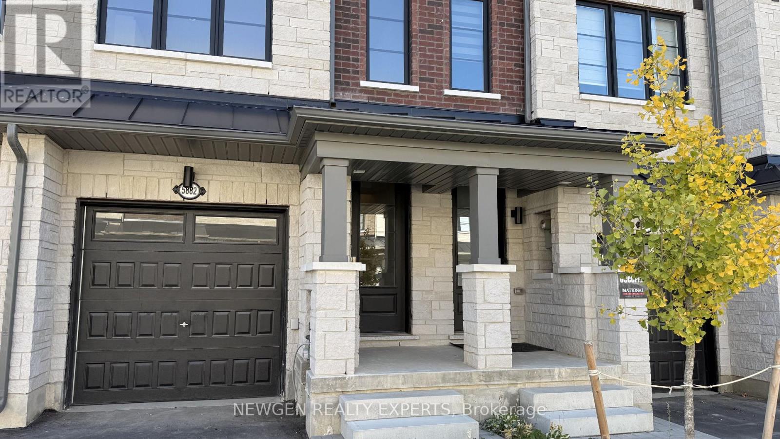 5882 Saigon Street, Mississauga, Ontario  L5V 0E9 - Photo 2 - W13878222