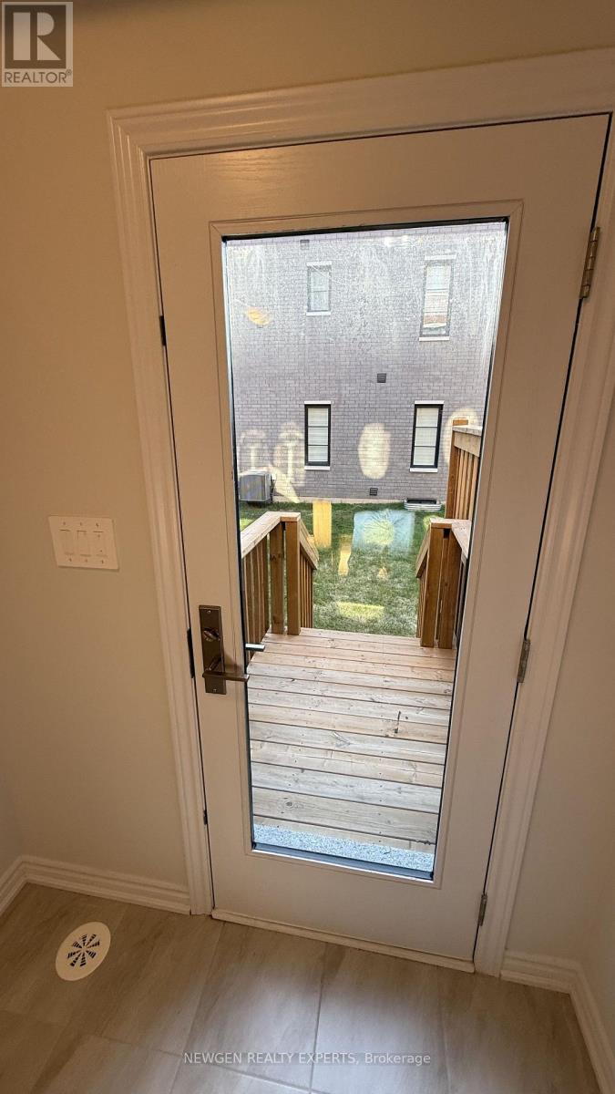 5882 Saigon Street, Mississauga, Ontario  L5V 0E9 - Photo 35 - W13878222