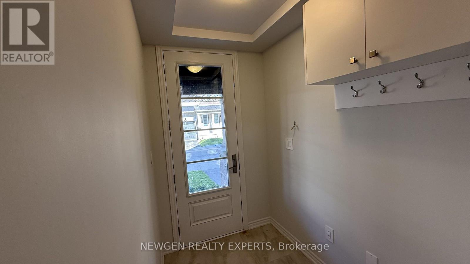 5882 Saigon Street, Mississauga, Ontario  L5V 0E9 - Photo 4 - W13878222