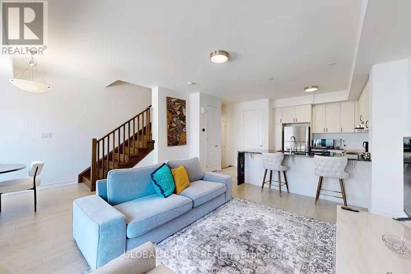 5110 Vetere Street, Mississauga, Ontario  L5M 2S8 - Photo 3 - W13878252