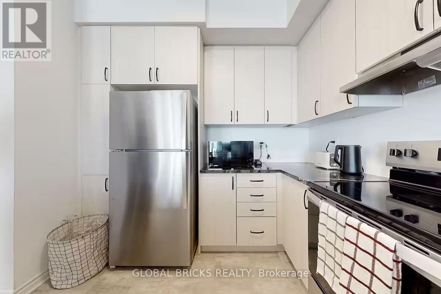5110 Vetere Street, Mississauga, Ontario  L5M 2S8 - Photo 4 - W13878252