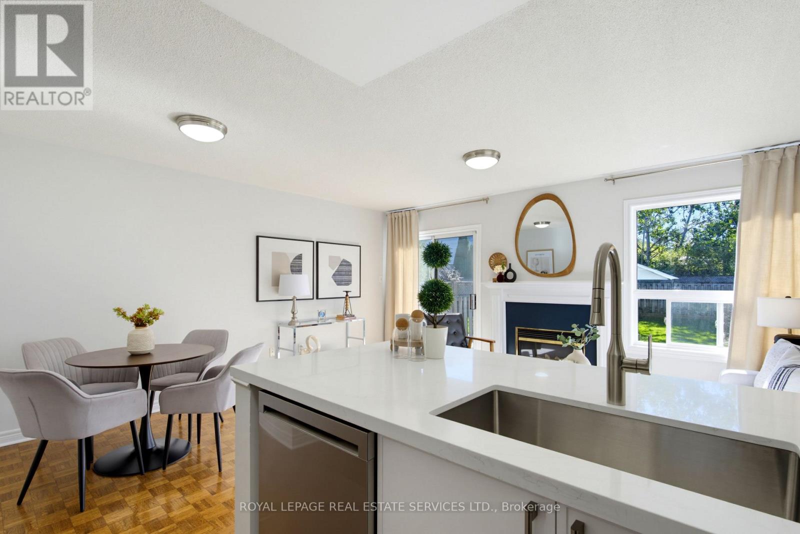 5582 Kimmeridge Gate, Mississauga, Ontario  L5M 6B3 - Photo 13 - W13878286