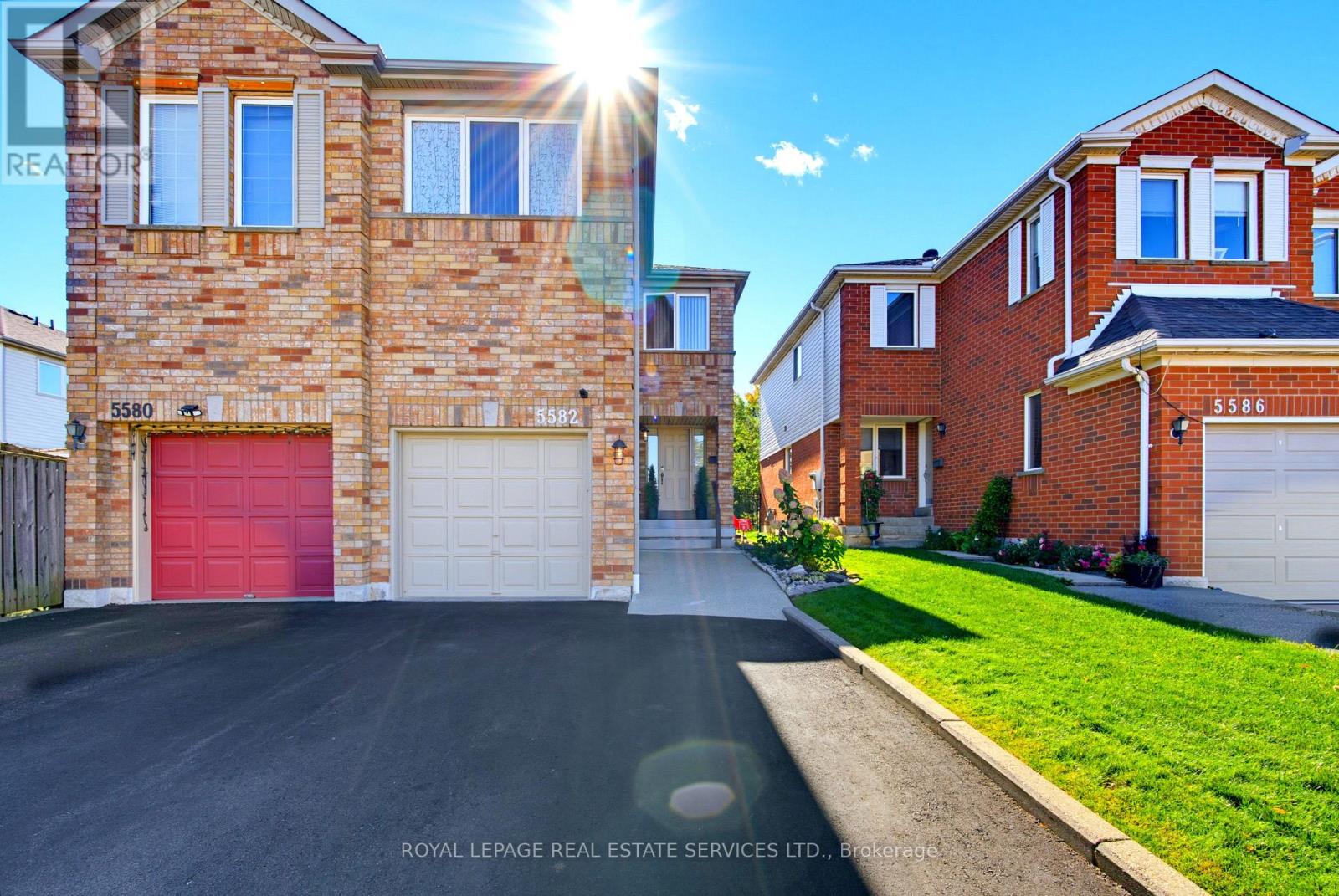 5582 Kimmeridge Gate, Mississauga, Ontario  L5M 6B3 - Photo 2 - W13878286