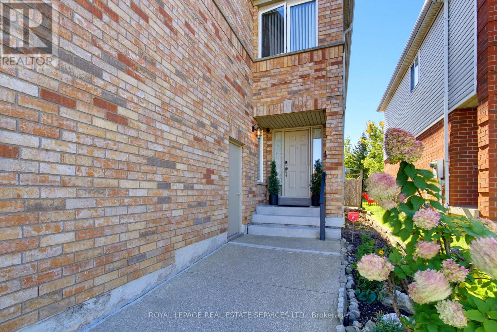 5582 Kimmeridge Gate, Mississauga, Ontario  L5M 6B3 - Photo 3 - W13878286