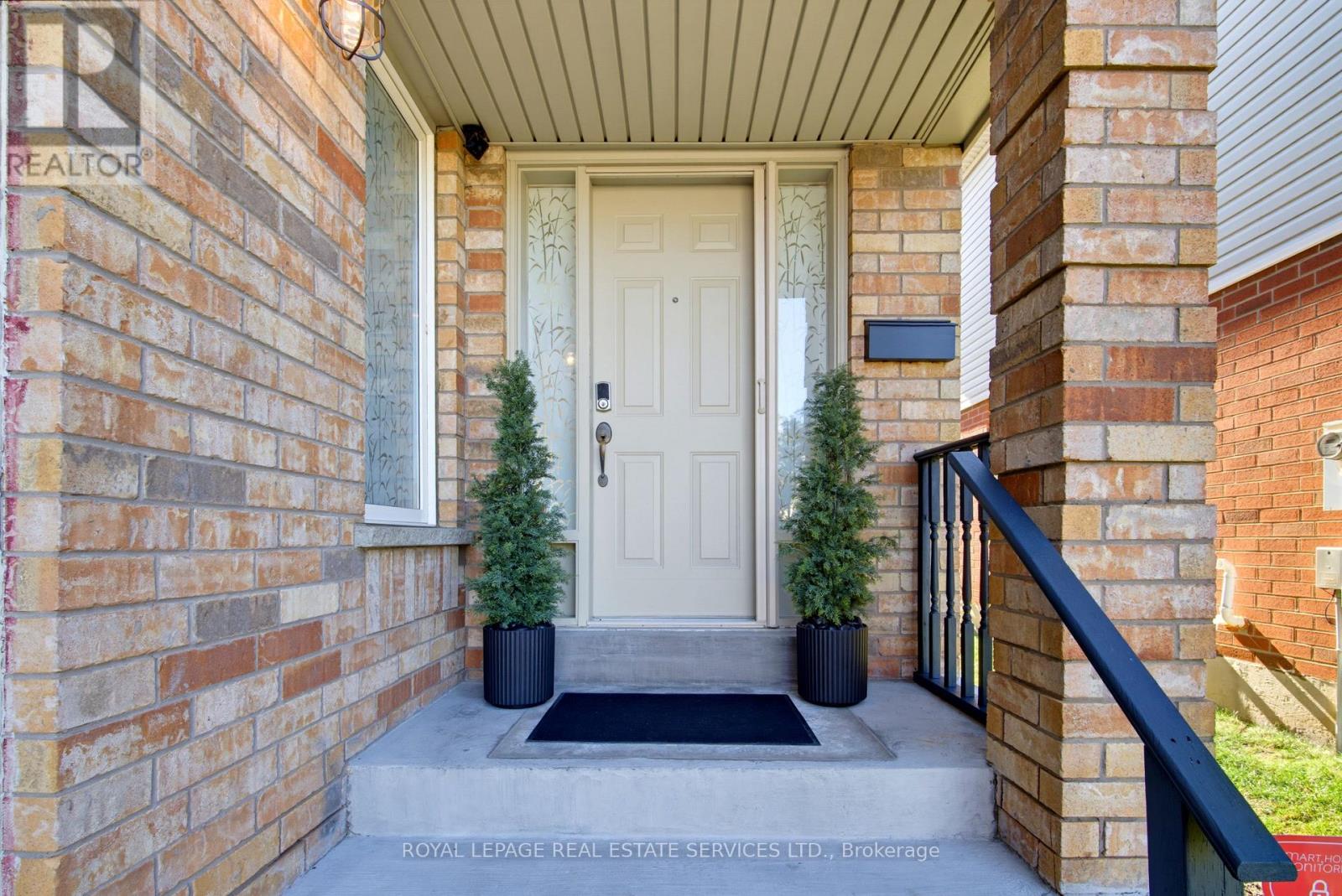 5582 Kimmeridge Gate, Mississauga, Ontario  L5M 6B3 - Photo 4 - W13878286
