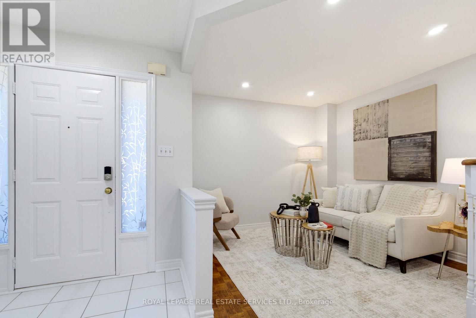 5582 Kimmeridge Gate, Mississauga, Ontario  L5M 6B3 - Photo 5 - W13878286