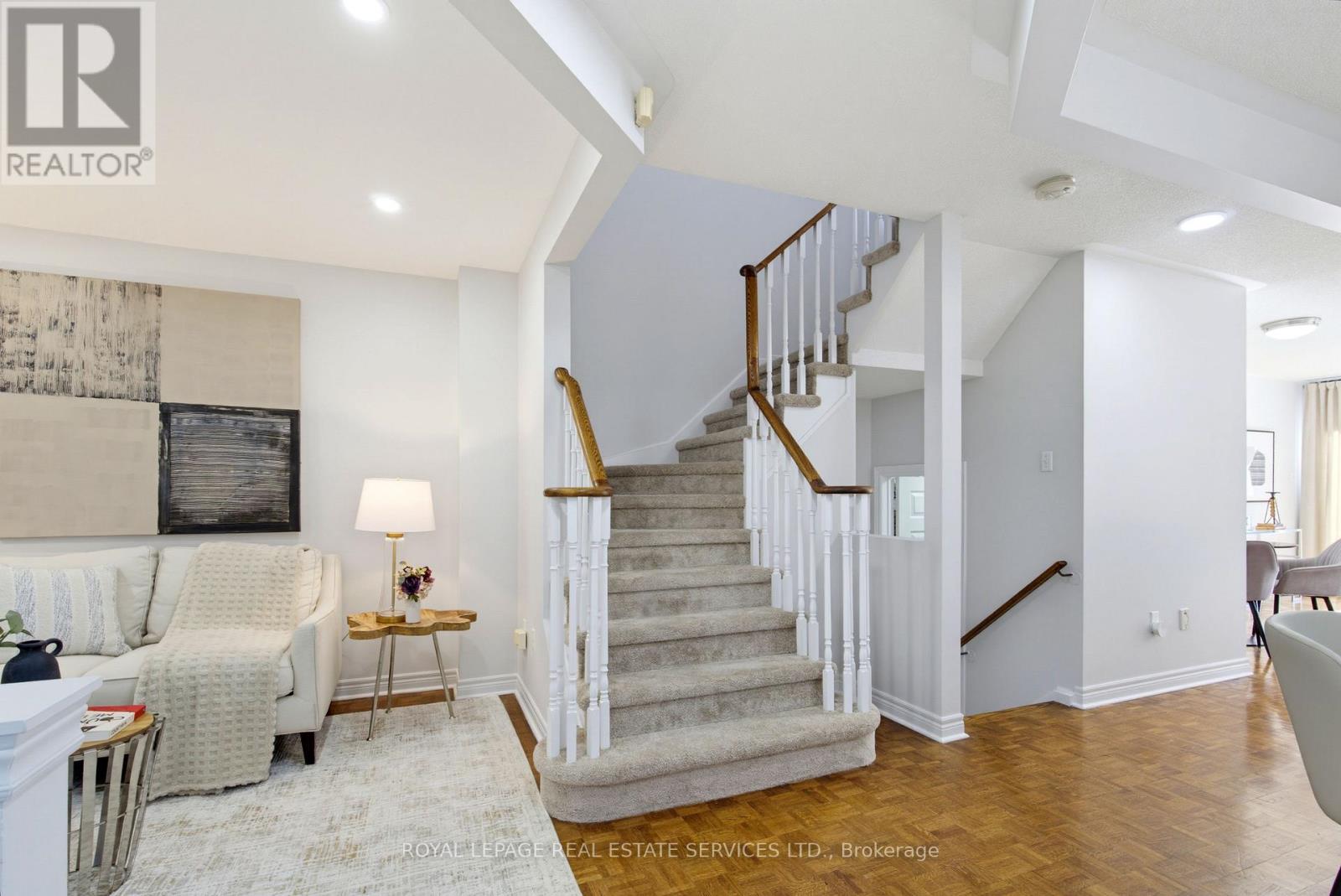 5582 Kimmeridge Gate, Mississauga, Ontario  L5M 6B3 - Photo 7 - W13878286