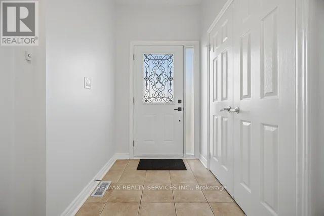 160 Marycroft Court, Brampton, Ontario  L7A 2G2 - Photo 2 - W13878314