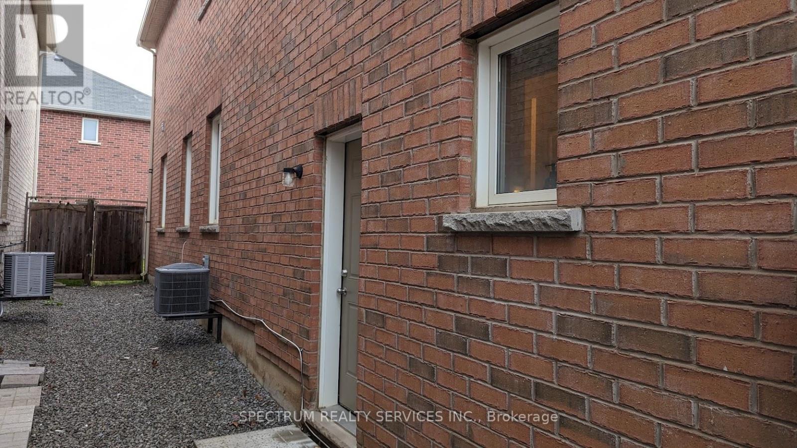 1267 Sim Place, Milton, Ontario  L9T 7C7 - Photo 2 - W13878334