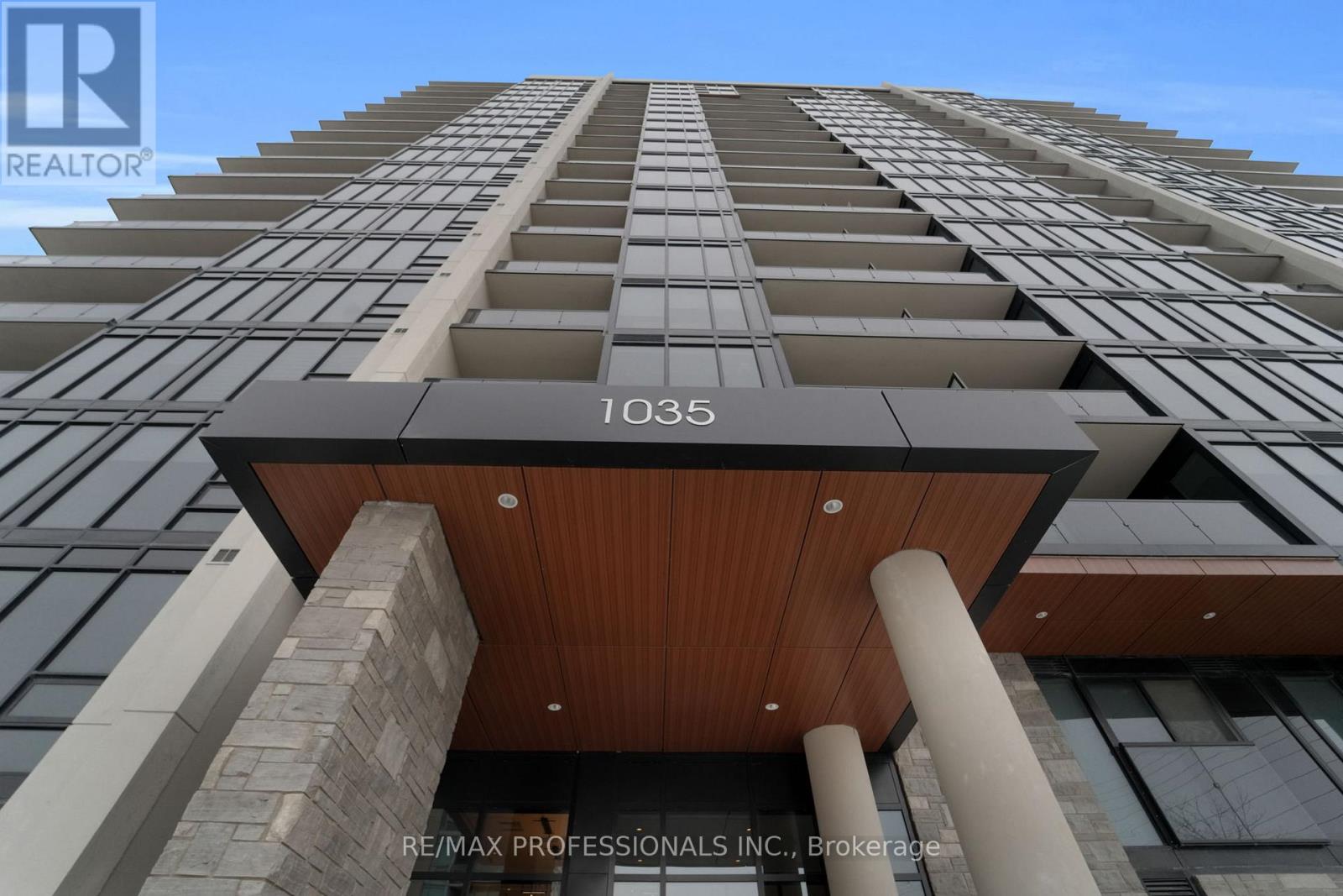 1402 - 1035 Southdown Road, Mississauga, Ontario  L5J 0A2 - Photo 2 - W13878356