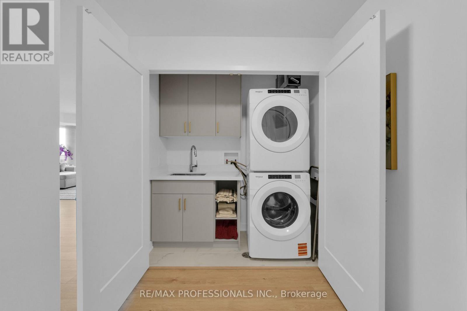 1402 - 1035 Southdown Road, Mississauga, Ontario  L5J 0A2 - Photo 6 - W13878356