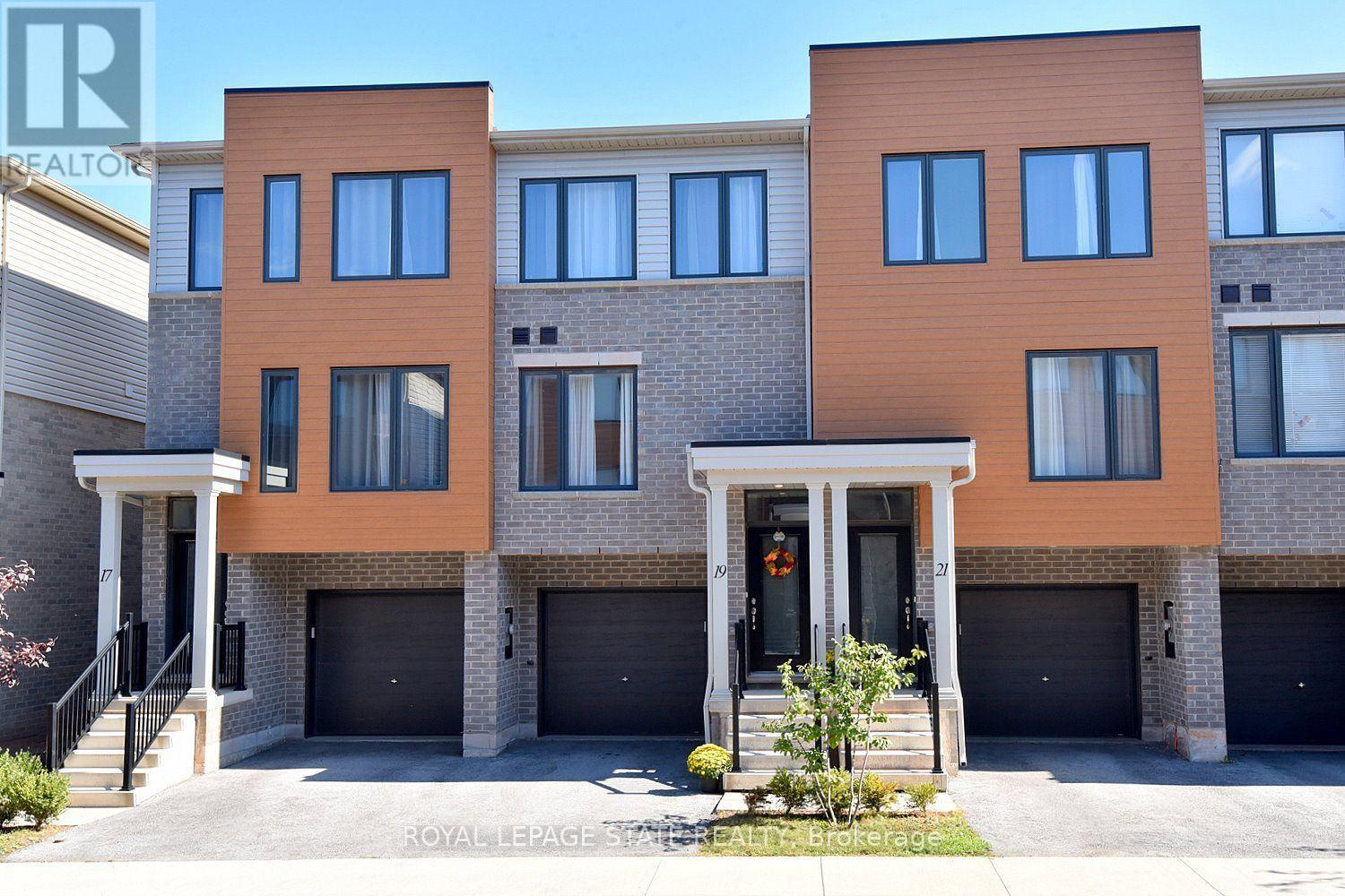 19 Radison Lane, Hamilton, Ontario  L8H 0B5 - Photo 2 - X13878342