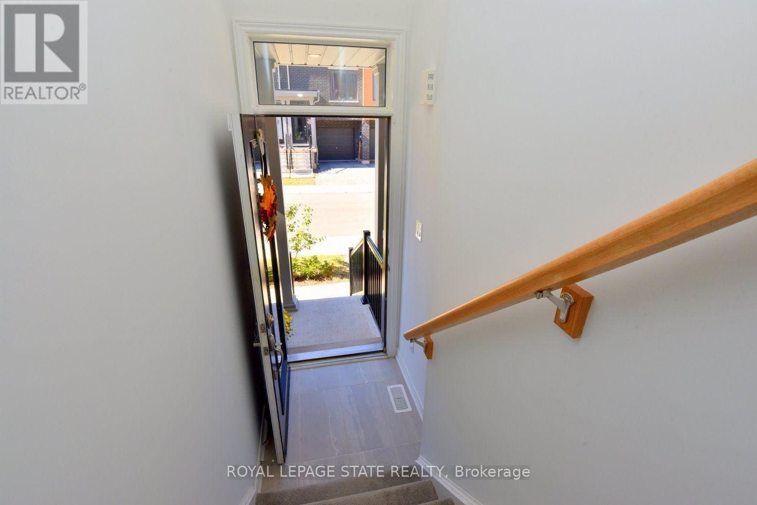 19 Radison Lane, Hamilton, Ontario  L8H 0B5 - Photo 5 - X13878342
