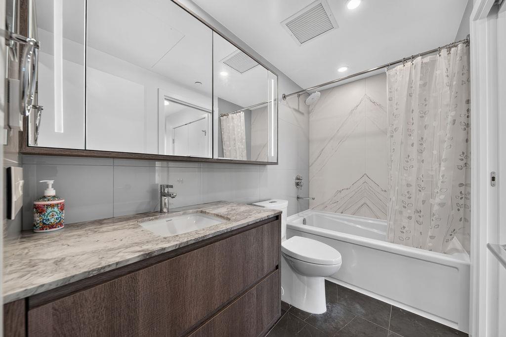 303 15165 Thrift Avenue, White Rock, British Columbia  V4B 0C1 - Photo 4 - R3172280