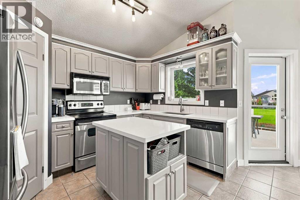 5 Riverview Court, Cochrane, Alberta  T4C 1K6 - Photo 9 - A2348898