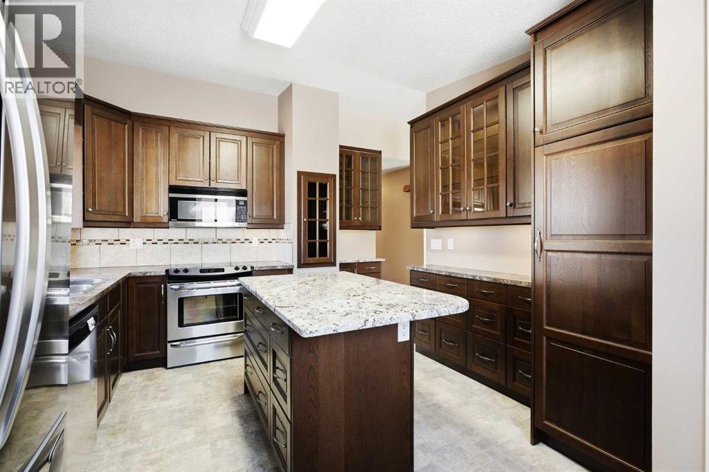 163 Westwood Drive SW, Calgary, Alberta  T3C 2W2 - Photo 11 - A2351223