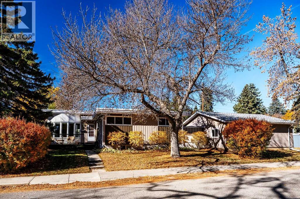 163 Westwood Drive SW, Calgary, Alberta  T3C 2W2 - Photo 2 - A2351223