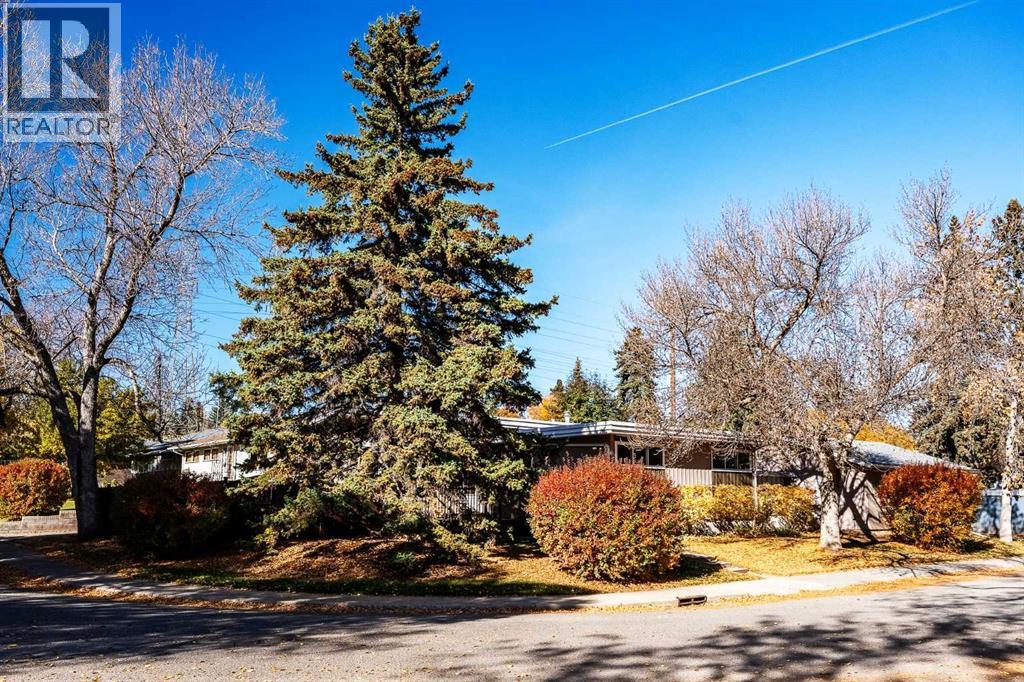 163 Westwood Drive SW, Calgary, Alberta  T3C 2W2 - Photo 3 - A2351223