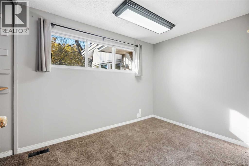 163 Westwood Drive SW, Calgary, Alberta  T3C 2W2 - Photo 17 - A2351223