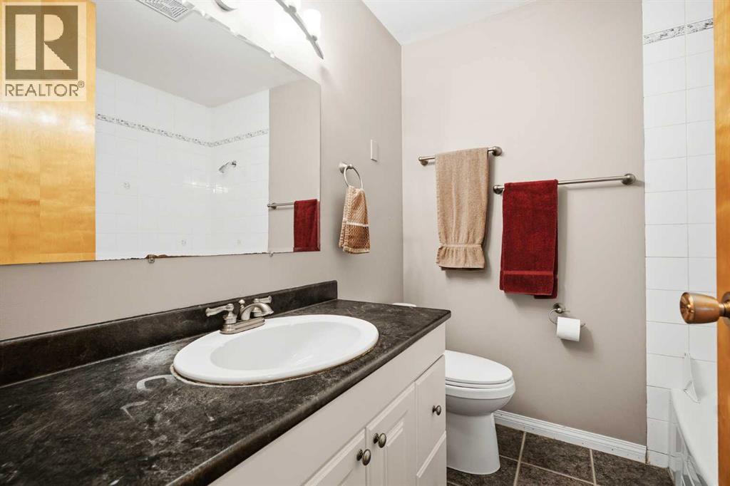 163 Westwood Drive SW, Calgary, Alberta  T3C 2W2 - Photo 18 - A2351223