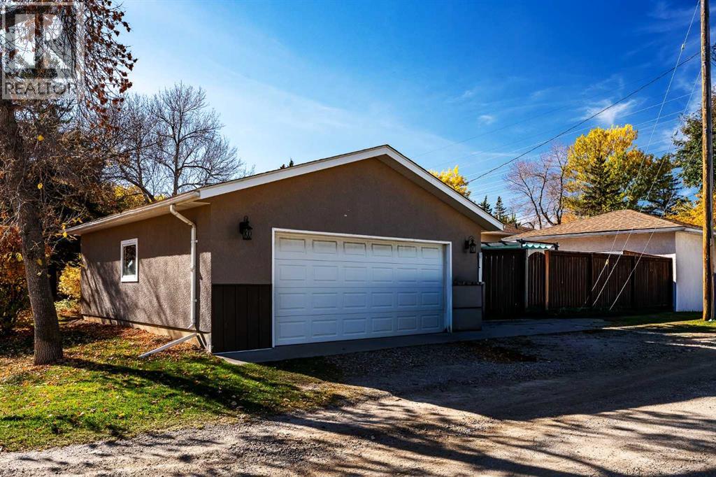 163 Westwood Drive SW, Calgary, Alberta  T3C 2W2 - Photo 34 - A2351223