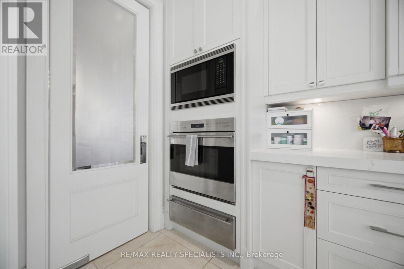 154 Burbank Drive, Toronto, Ontario  M2K 1P1 - Photo 13 - C13878406