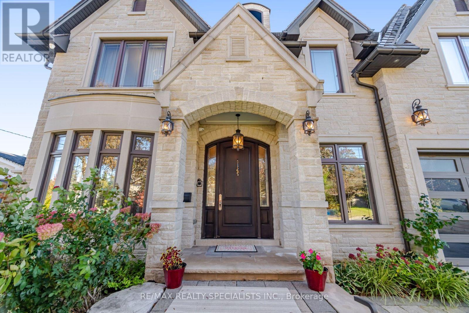 154 Burbank Drive, Toronto, Ontario  M2K 1P1 - Photo 3 - C13878406