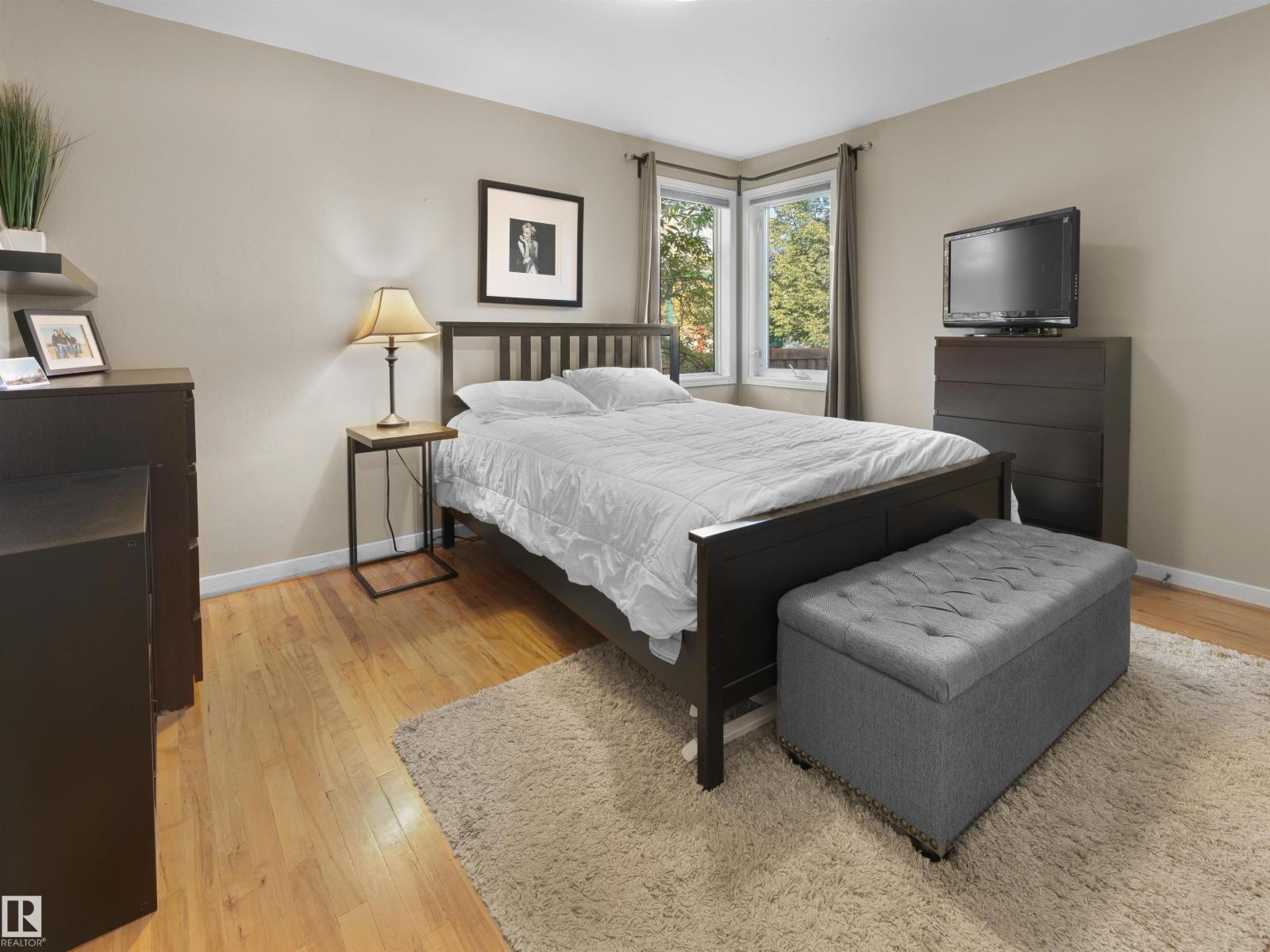 11142 71 AV NW