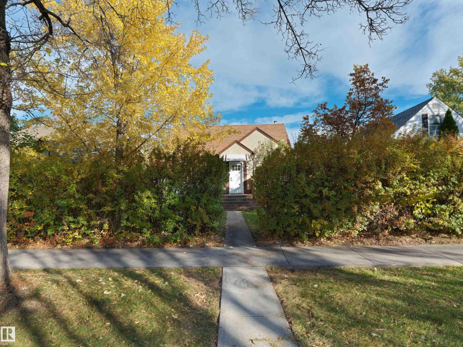 11142 71 AV NW