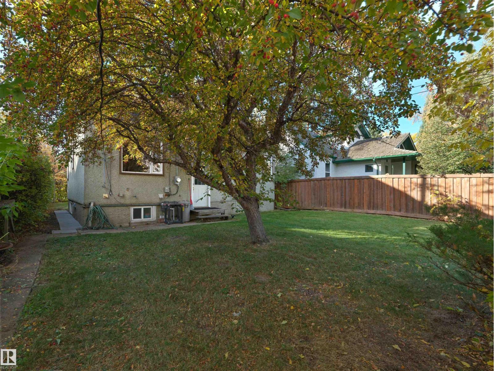 11142 71 AV NW