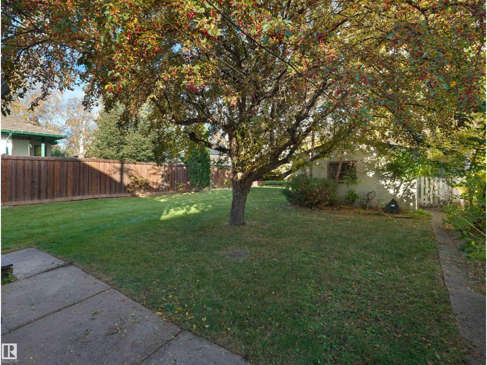 11142 71 AV NW