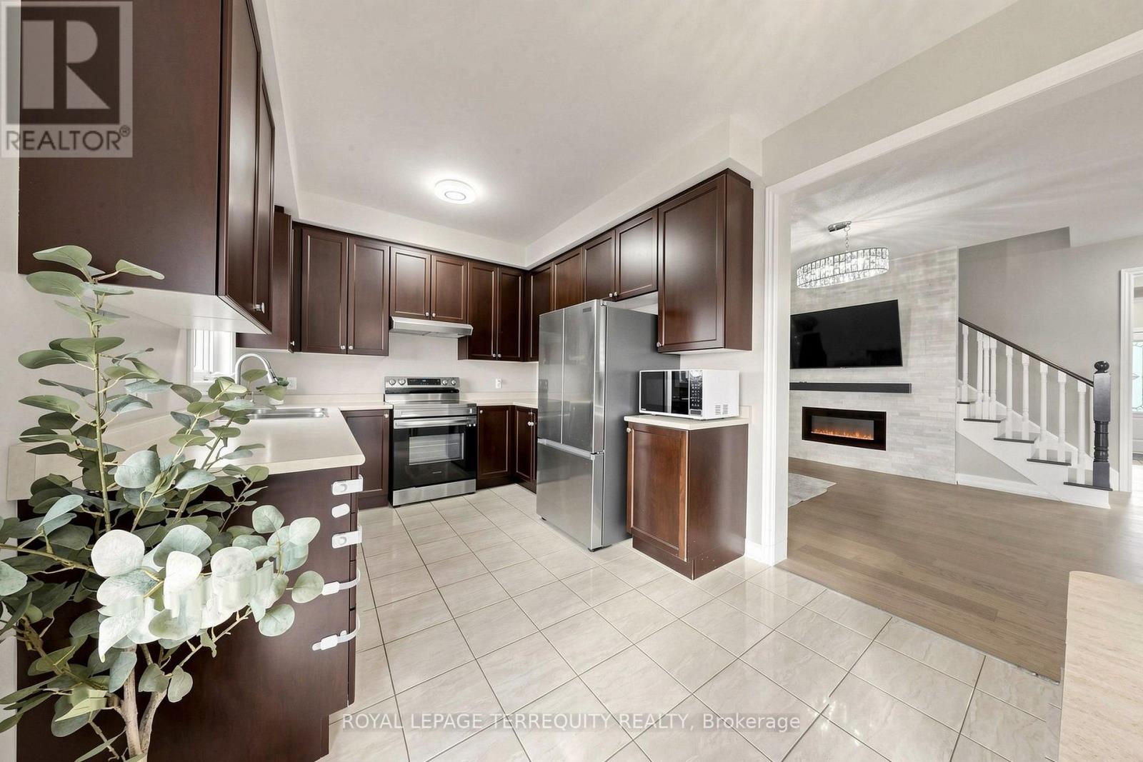 199 Armstrong Crescent, Bradford West Gwillimbury, Ontario  L3Z 0L3 - Photo 10 - N13878410