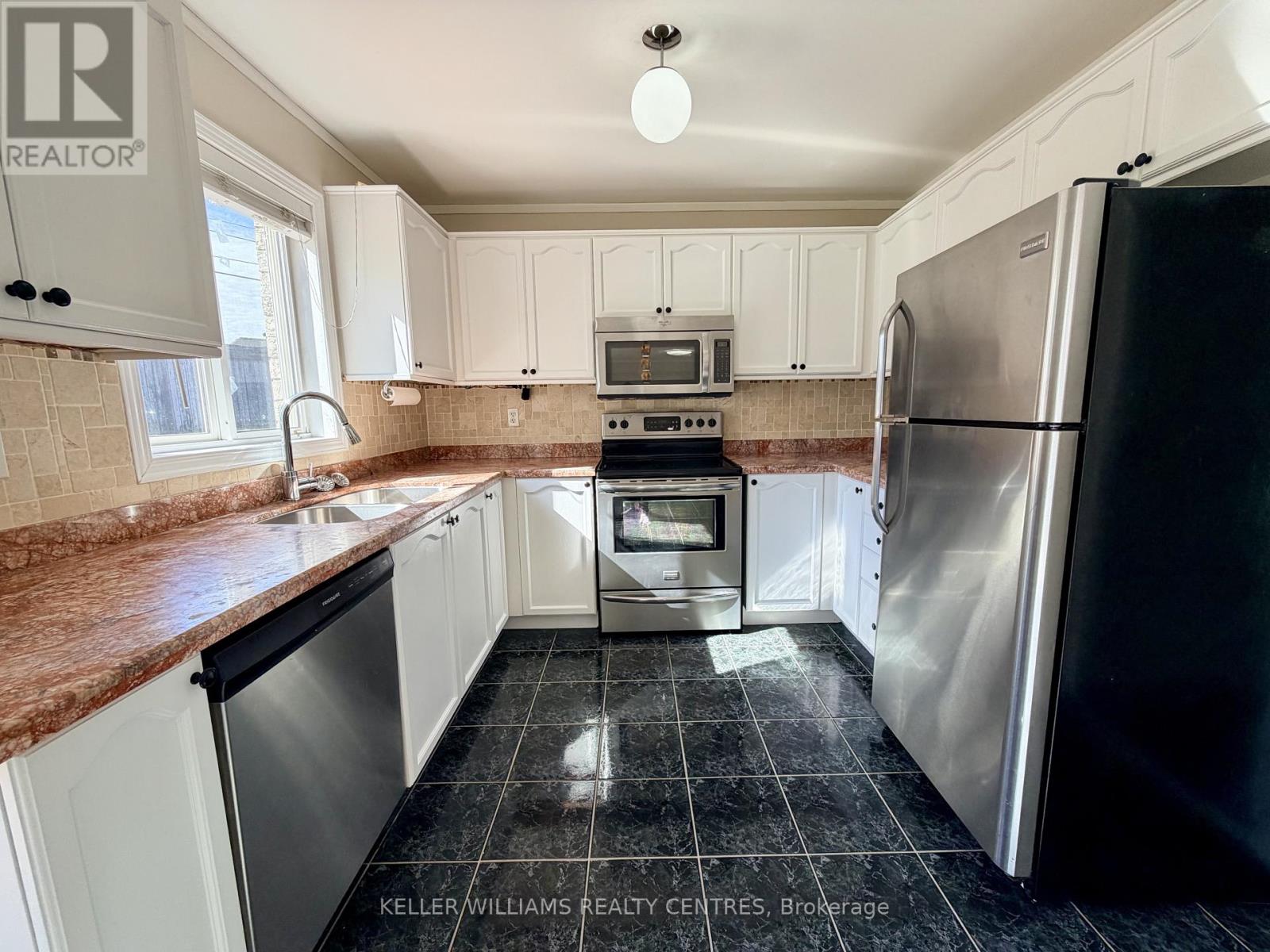 111 Bentley Crescent, Barrie, Ontario  L4N 0Z1 - Photo 10 - S13778224