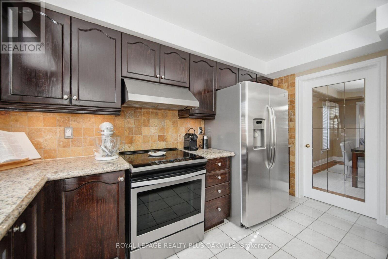 5892 Glen Erin Drive, Mississauga, Ontario  L5M 5K4 - Photo 14 - W13878098
