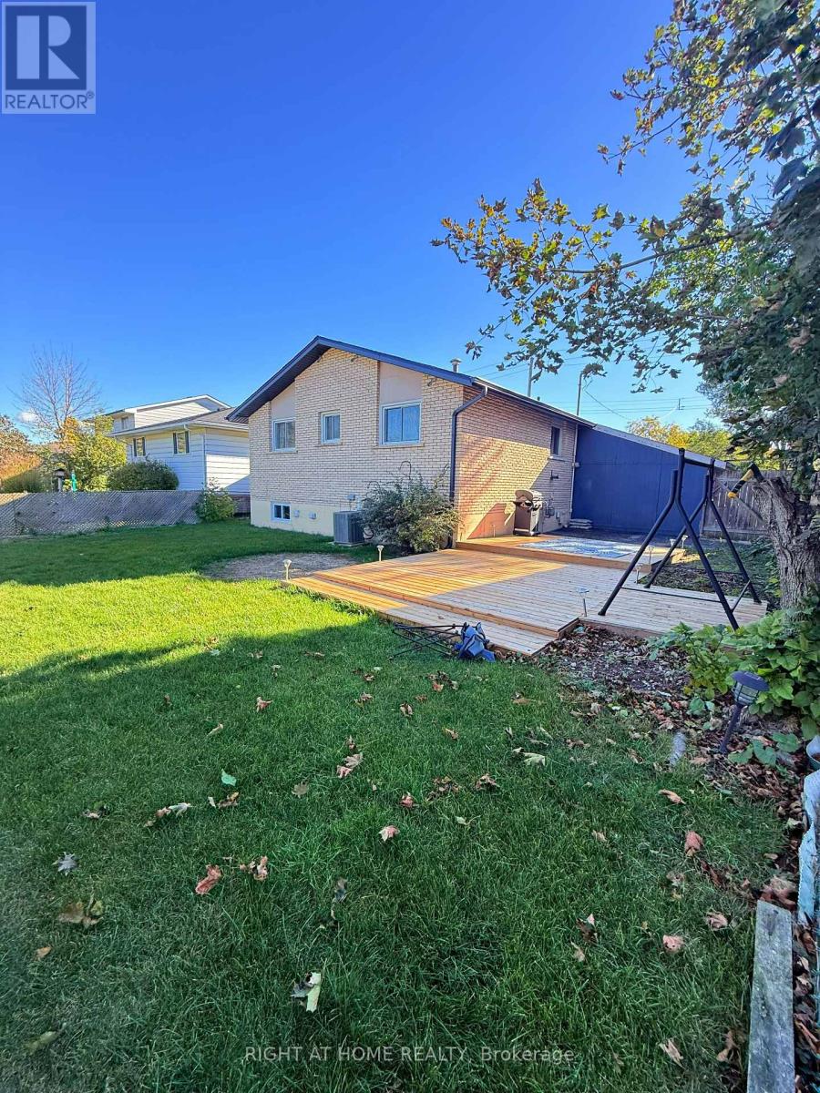Upper - 30 San Remo Drive, Hamilton, Ontario  L9C 5N3 - Photo 9 - X13859664