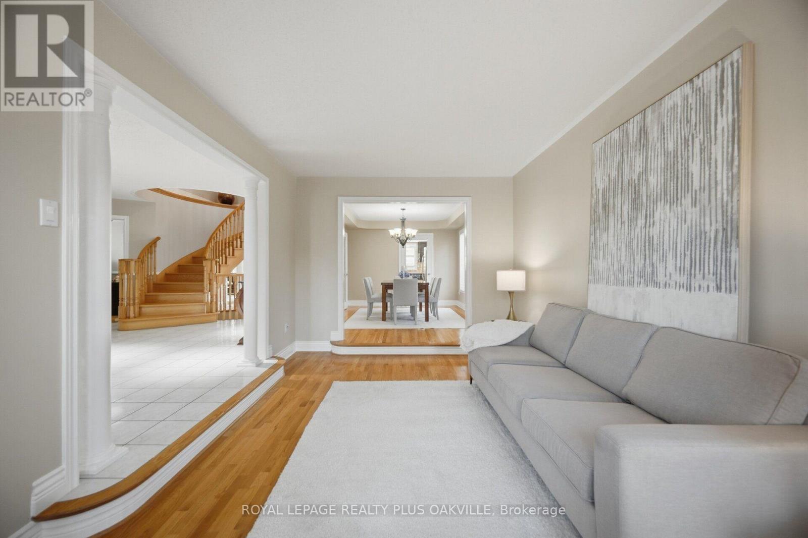 5892 Glen Erin Drive, Mississauga, Ontario  L5M 5K4 - Photo 8 - W13878098