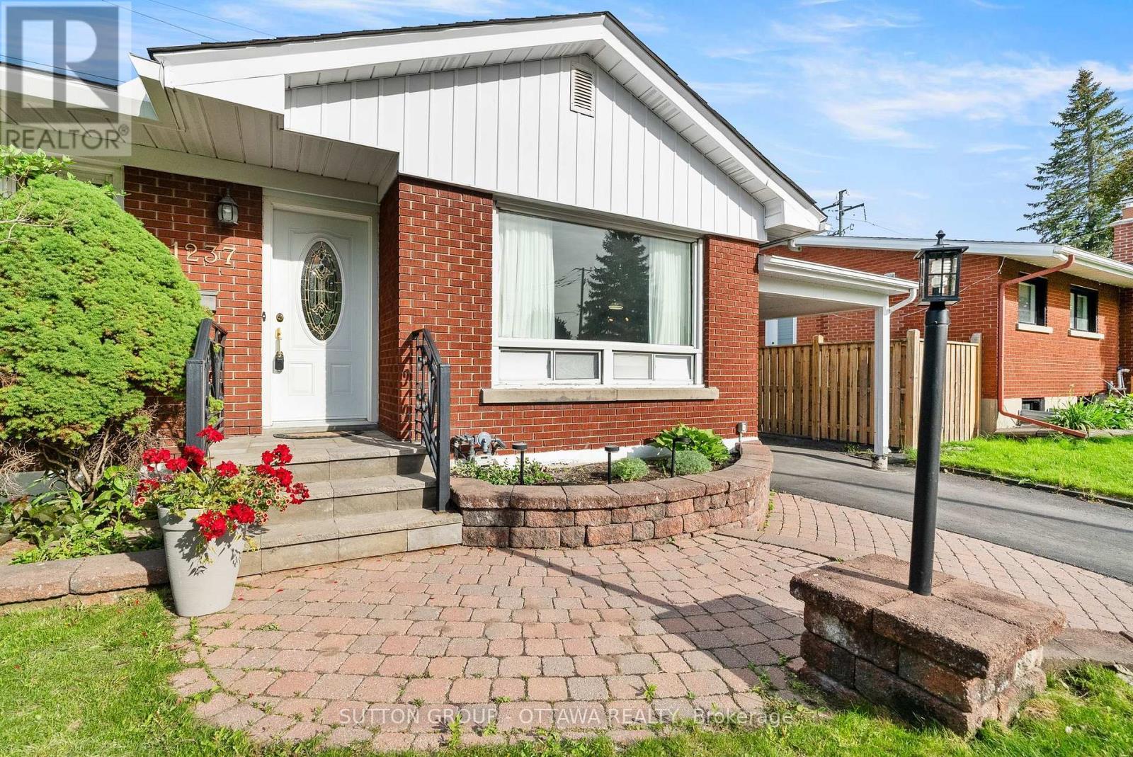 1237 Whitmore Avenue, Ottawa, Ontario  K2C 2N6 - Photo 2 - X13878478